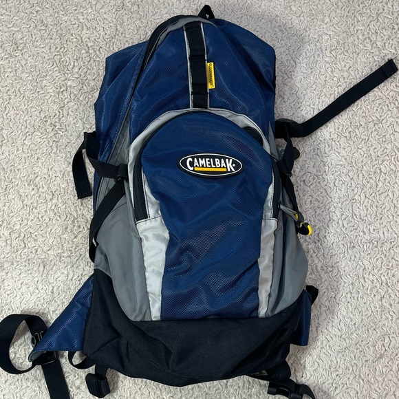 Camelbak Bags Camelbak Cloudwalker Hydration Backpack Built In Bladder System 2 Oz 20 Litre